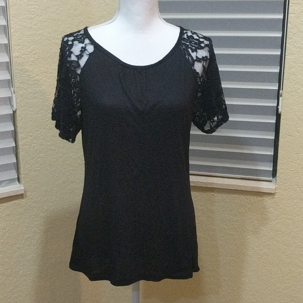 M Black Lace Sleeve Inner Beauty Top